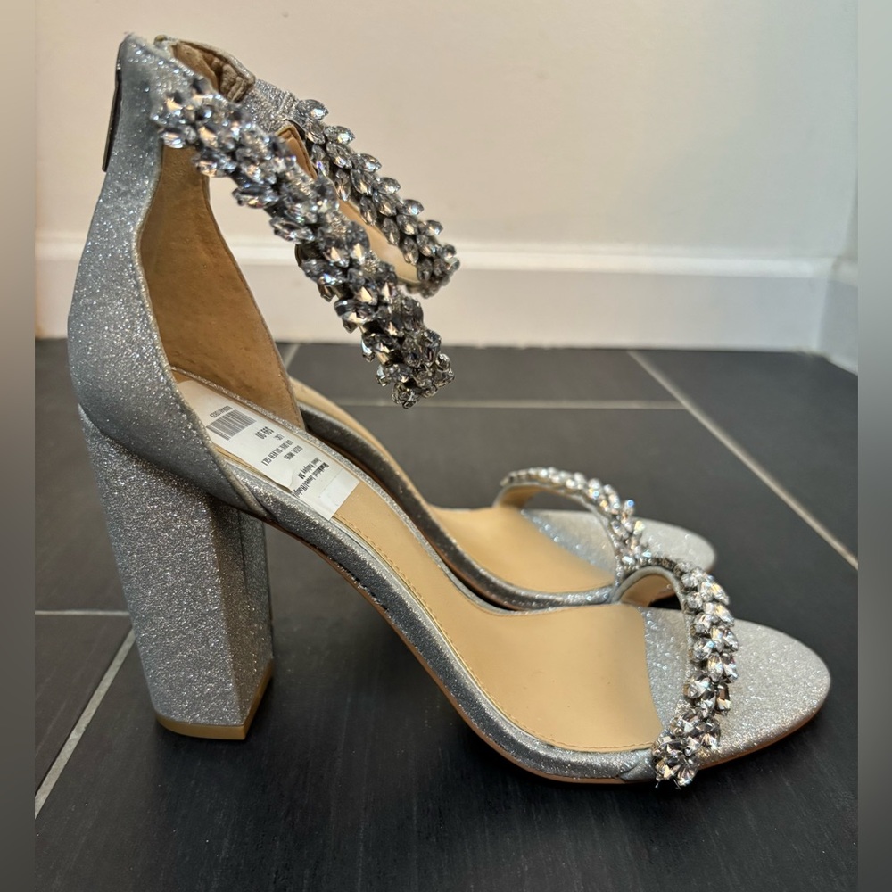 Jewel Badgley Mischka